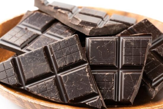 【チョコレート効果を買ってはいけない理由とは】体に悪いのか危険性とデメリットや 高カカオチョコを食べ続けてみた結果どうなるか解説！毎日食べるなら一日何枚までが適切でどれがいいかおすすめを紹介